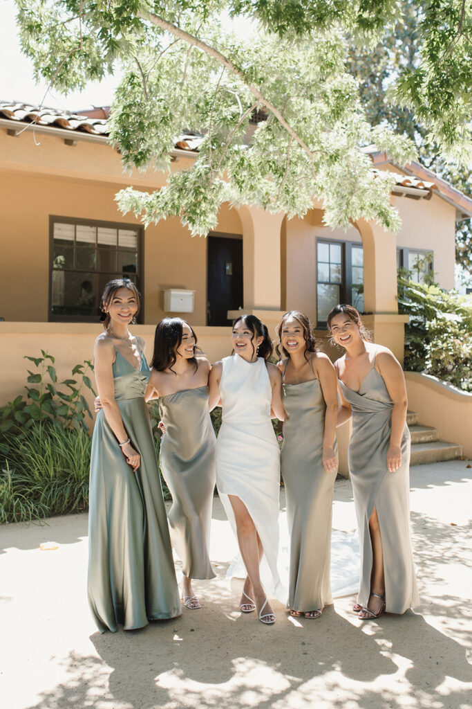Stephanie and her bridesmaids. Photo by Nicole Donnelly.