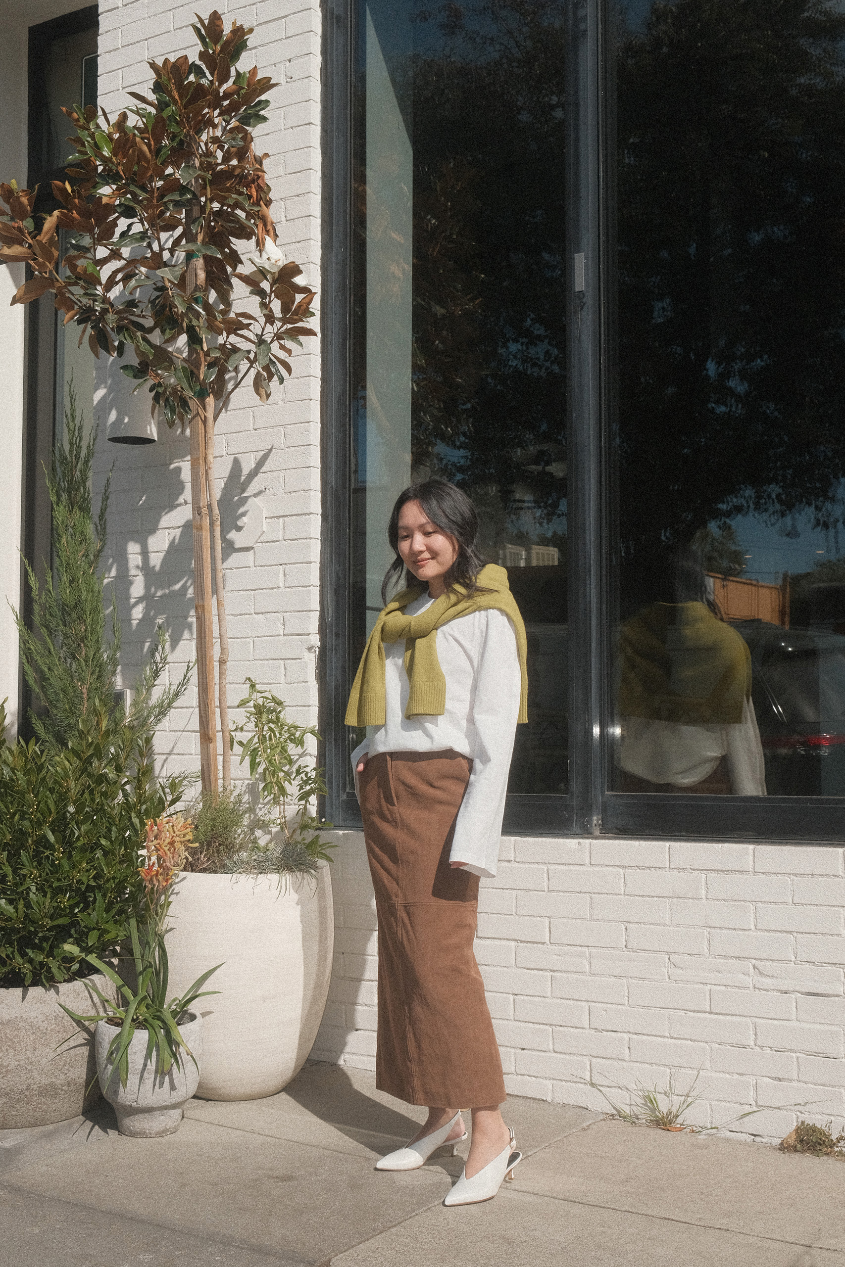 suede maxi skirt outfit for fall