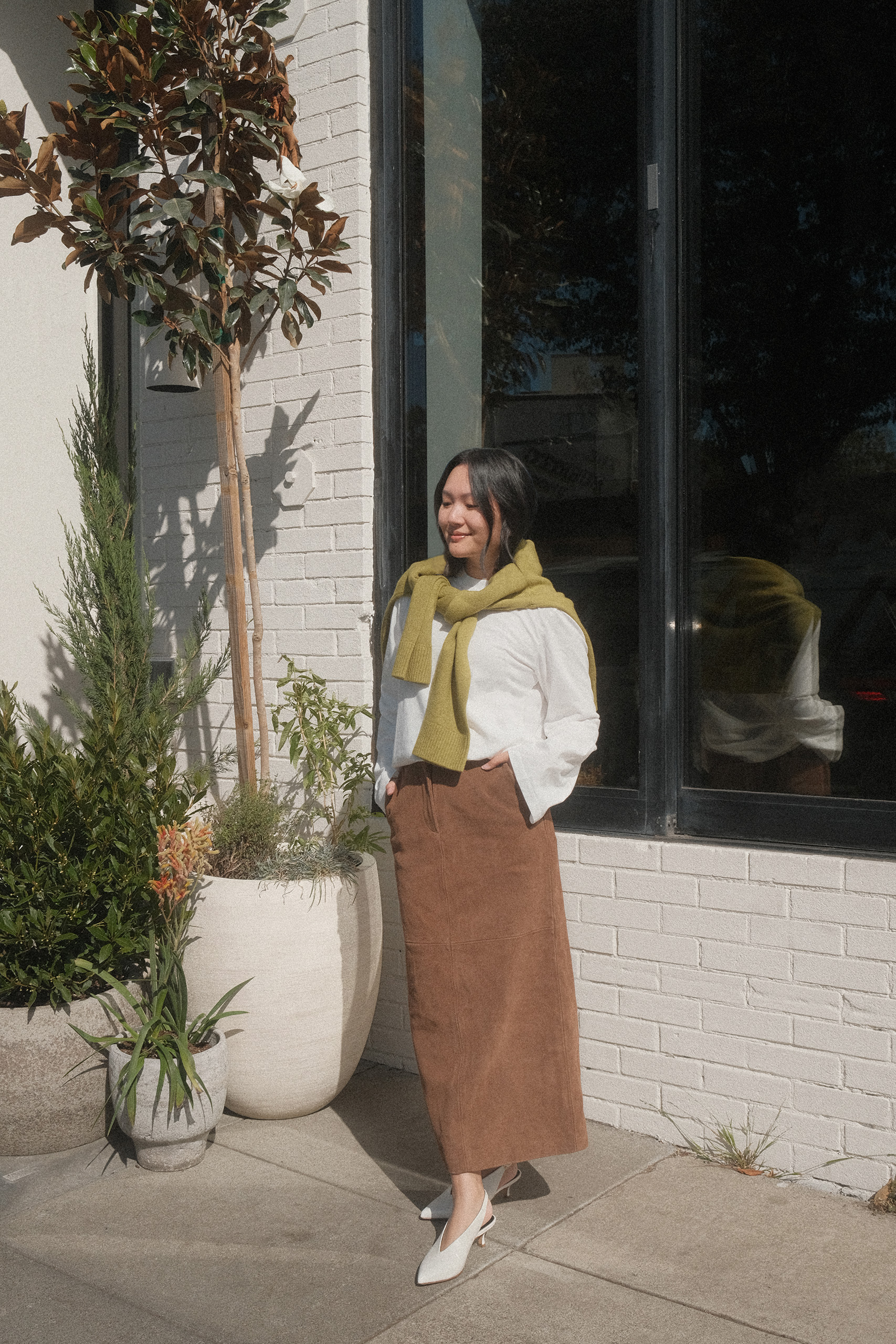 suede maxi skirt outfit for fall