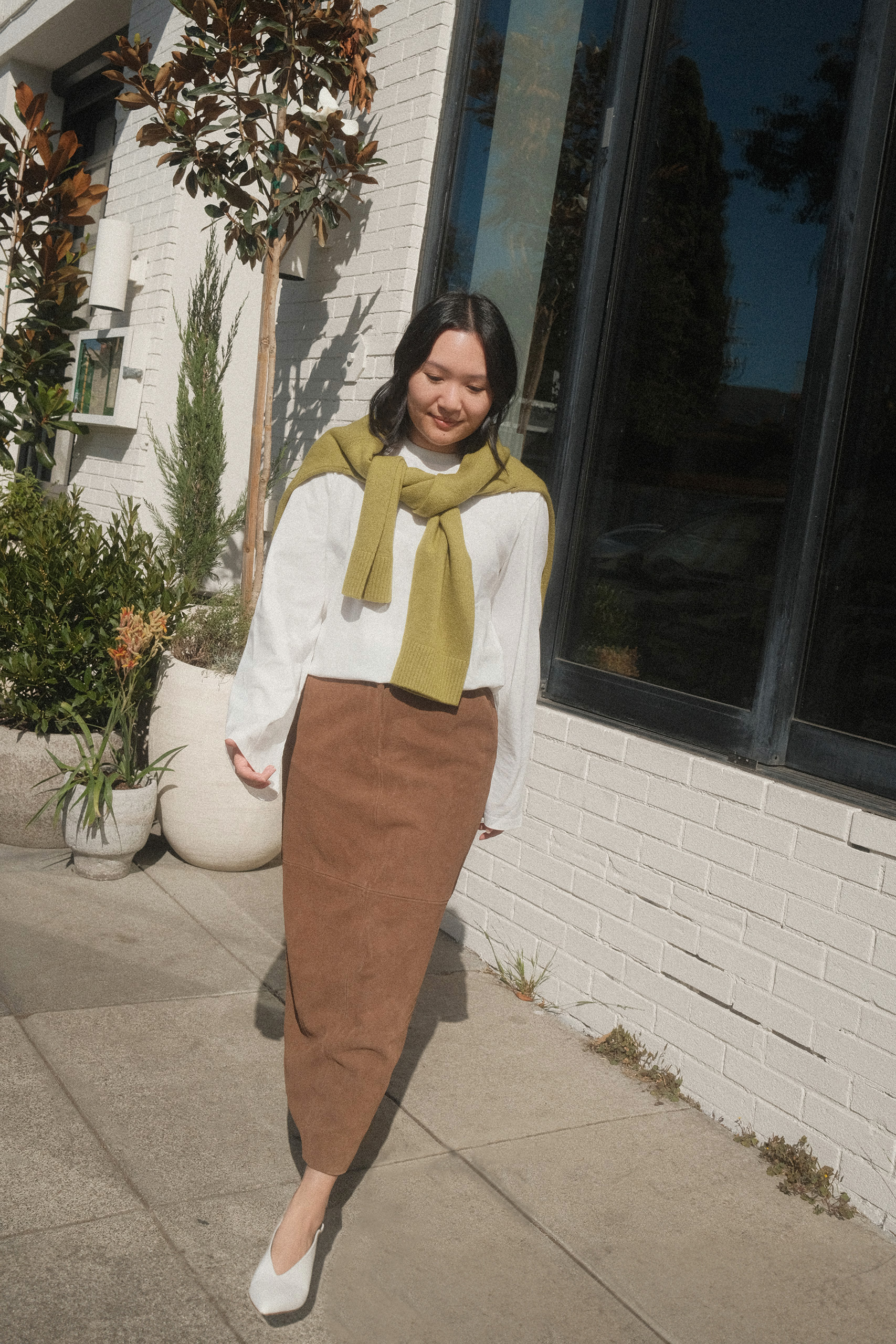 suede maxi skirt outfit for fall